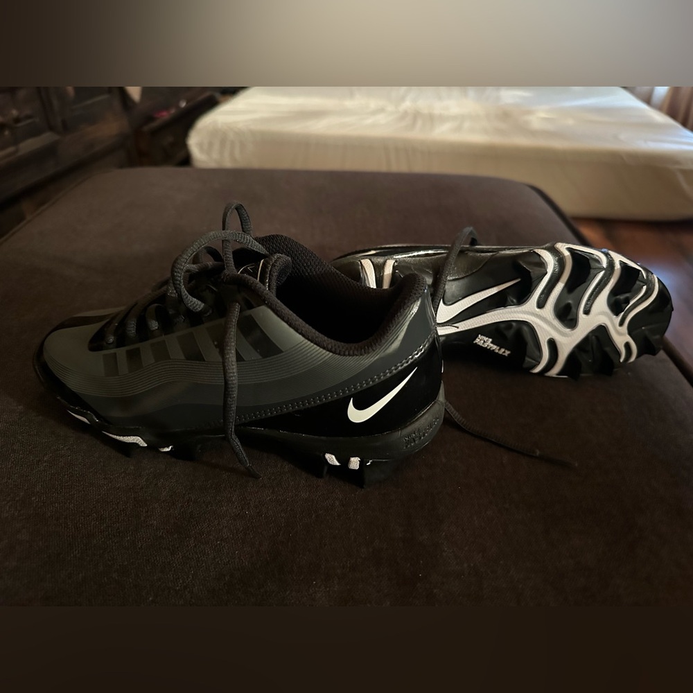 Brand new boys size 3.5 Nike cleats